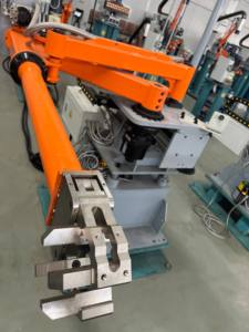 Hệ thống khai thác Robot 800kg để đúc khuôn chính xác ± 0.1mm xử lý các bộ phận cơ thể tự động - Product Image 4