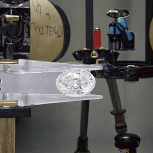 Diamantes Cultivados en Laboratorio a Precio de Mayoreo, 4.58 Ct/Pieza, VS1, Corte Oval Brillante Solitario, Color F, Certificado IGI - Product Image 3