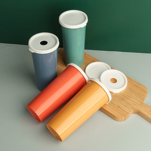 Venta al por mayor de elegantes vasos de agua de plástico de una sola capa con tapas selladas hechas de paja de trigo. - Product Image 3