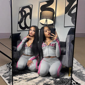 ชุดเซ็ตผู้หญิงสำหรับฤดูใบไม้ร่วงใหม่ เสื้อครอปแขนยาวพิมพ์ลายตัวอักษรพร้อมแถบข้างและกางเกงขาบาน ชุดลำลองแบบมีฮู้ด 2 ชิ้น - Product Image 3