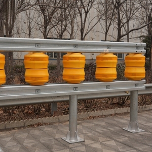 Barrière de sécurité anti-collision galvanisée à chaud avec haute réflectivité, barrière de sécurité routière en forme de baril en EVA PU - Product Image 1