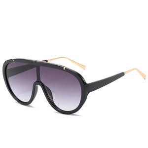 Liquidation Lunettes de soleil une pièce à grand <span class=keywords><strong>cadre</strong></span> 2085 Lunettes de soleil pour femmes européennes et américaines Lunettes de soleil à la mode transfrontalières - Product Image 2