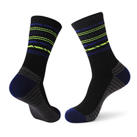 Chaussettes de sport pour hommes de haute qualité, personnalisées, OEM, en laine mérinos douce, absorbant la transpiration, chaussettes de randonnée, chaussettes de sport pour les sports thermiques