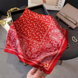 Pañuelo de Seda con Estampado de Letras de 70 cm, Nuevo Pañuelo de Satén, Accesorio de Moda para Mujer, Pañuelo Profesional para la Cabeza, Venta al por Mayor en Alibaba.com - Product Image 5