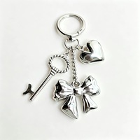 Porte-clés de voiture en alliage, breloque de sac en forme de cœur et de nœud, pendentif de couple, porte-clés créatif, décoration de sac à main mignonne, cadeau pour femmes et filles