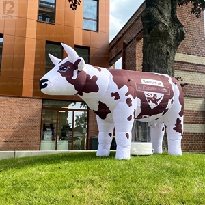 Vaca Lechera Inflable Gigante de 11 Pies con Logotipo Personalizado, Modelo de Vaca <span class=keywords><strong>Holstein</strong></span> Grande con Luz LED para Publicidad en Tiendas de Productos Lácteos/Granjas - Product Image 2