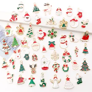 Christmas Charms Custom Christmas Badge Necklace Small Fashion Jewelry Brooches Cartoon Mixed batch 20 50 96 Enamel Pin