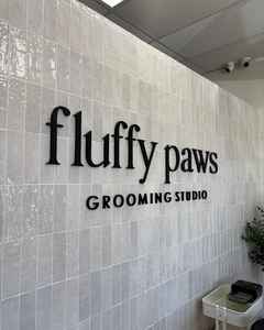 Letrero Metálico Dorado Cepillado de Buena Calidad con Logotipo Personalizado, Letrero de Pared, Decoración de Salón, Letrero Personalizado para Vestíbulo - Product Image 2