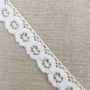 Encaje francés estampado de algodón blanco de alta calidad para prendas y bolsos Accesorios - Product Image 5