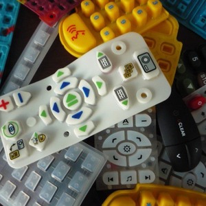 OEM ODM Silicone Remote Control Buttons Universal Plastic And Silicone 4 Buttons Auto Shut Off Function GUIPAI 01 - Product Image 2