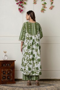 Conjunto de Traje de Algodón con Estampado Floral Verde y Blanco, Corte en A, Cintura Natural, Ajuste Relajado, Cuello en V, Ropa Cómoda para el Verano - Product Image 2