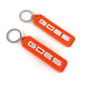 Porte-clés en caoutchouc PVC rectangulaire promotionnel, porte-clés en silicone souple de style sportif, porte-clés en PVC personnalisé avec lettre, voiture sur le dessus - Product Image 1