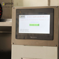 Equipo de Pulverización Automática CNC de 5 Ejes para Recubrimiento de Componentes de Trípode, Secciones de Patas de Aluminio y Fibra de Carbono