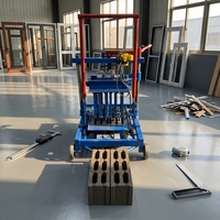 Le fabricant fournit une machine semi-automatique stable pour la fabrication de briques creuses de petite taille (2-45).
