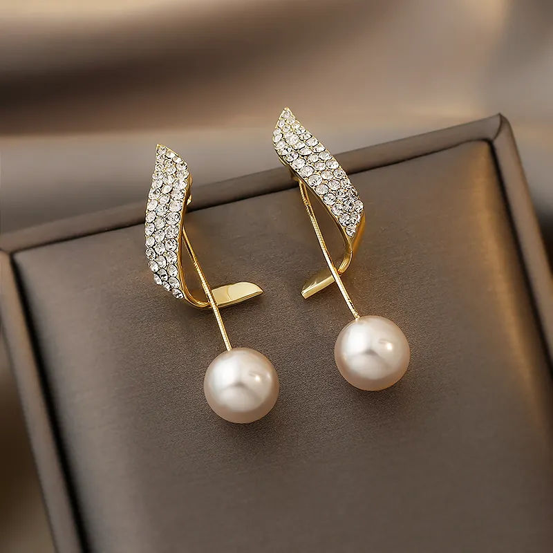 2021 Gothic Girl's Elegant Jewelry Wedding Accessories Korean Fashion Geometric Metal Pearl Pendant Drop Earrings For Woman