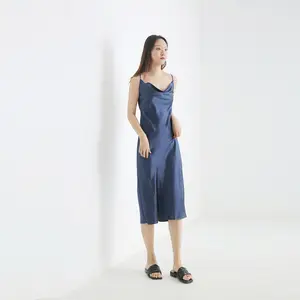 2023 महिला रेशम पजामा चीन रेशम की गर्मियों में महिलाओं के कपड़े और आकार की पोशाक सेक्सी रेशम स्कर्ट