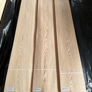 <span class=keywords><strong>Placage</strong></span> de chêne rouge naturel, motif <span class=keywords><strong>clair</strong></span> et délicat, idéal pour la décoration de meubles, d'armoires, de portes en <span class=keywords><strong>bois</strong></span> et de panneaux muraux. - Product Image 5