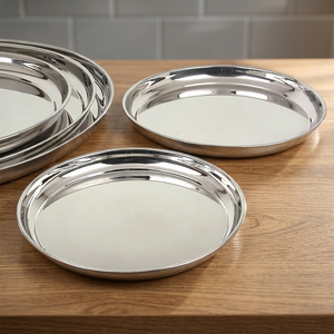 Plateaux à cocktails ronds en acier inoxydable écologiques certifiés, lot de 3, accessoires de bar minimalistes, plateaux à collations réutilisables - Product Image 2