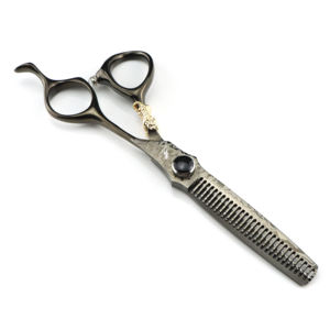 Forbici da Parrucchiere Professionali da 6.0 Pollici con Motivo Damascato Nero e Clip a Tigre, Alta Qualità, Modello HS-032 - Product Image 2