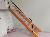 Maßgefertigte Wandmontierte Klappbare Treppe mit Metallrahmen, Aufklappbare Wandtreppe mit Rutschfesten Stufen für Beengen Platzverhältnisse in Villen und Doppelhaushäusern