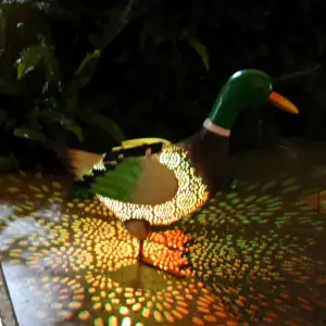 أضواء الحدائق الشمسية ديكور الحدائق من المعدن على شكل بطة الحيوانات المضادة للماء ديكورات الفناء العشب الساحة ديكورات الباحة