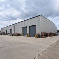 Atelier en acier à grande portée, structure métallique résistante aux intempéries, entrepôt métallique à faible entretien, bâtiment industriel de fabrication