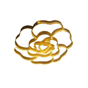 Grandi colonne in ferro, decorazioni aeree a forma di fiore di garza oggetti di scena di nozze lampade a <span class=keywords><strong>soffitto</strong></span> per la sala e decorazioni per eventi - Product Image 3