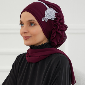 MOTIVE FORCE Bonnets et turbans instantanés en mousseline <span class=keywords><strong>de</strong></span> qualité supérieure pour femmes, avec accessoire floral unique - Product Image 1