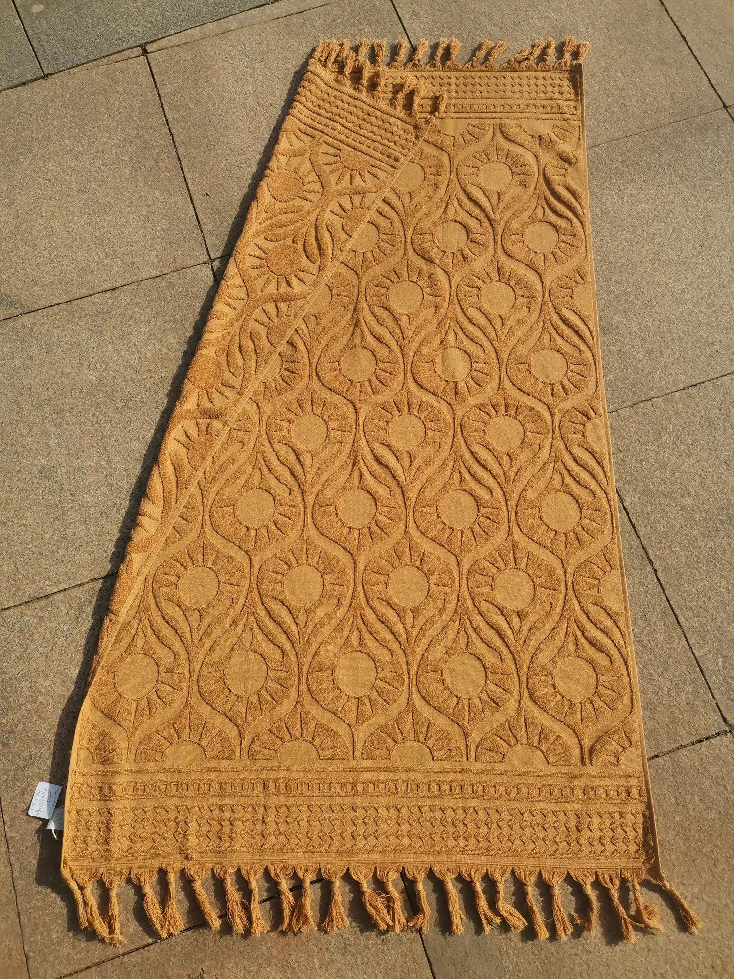 Mô hình cá nhân bông khăn tắm tùy chỉnh logo dập nổi bãi biển khăn màu đồng bằng rìa