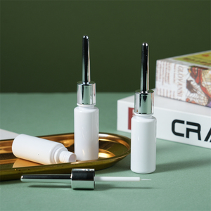 Botella de agua de plástico de forma irregular personalizada de 10ml Envase cosmético de <span class=keywords><strong>pestañas</strong></span> 111*21mm - Product Image 1