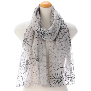 Bufanda de mujer de fibra de poliéster, bufanda bordada con diseño floral, ligera y clásica. - Product Image 2