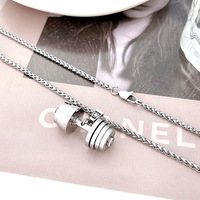 Collier Pendentif Haltère en Acier Inoxydable, Bijou de Musculation pour Amateurs de Sport