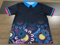 Vente en gros de kits de cricket personnalisés, polos aborigènes maoris, uniformes d'équipe de club noir et or, vêtements de sport en polyester à 3 boutons