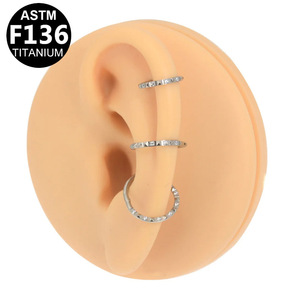 Anneau de nez en titane F136 avec incrustation de zircon en forme de cœur, bijoux de piercing 8mm 10mm 12mm - Product Image 3
