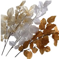 Simulation de mariage, plafond de mariage de feuille de rose, arrangement floral, cueillette de feuilles, décoration faite à la main