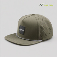 Casquette de baseball personnalisée à 5 panneaux, logo en patch tissé en nylon, trou découpé au laser, séchage rapide, légère, pour le sport