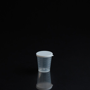 โอเคย์เม แก้วตวงพลาสติก 30 มล. 50 มล. 100 มล. พร้อมฝาปิด มีขีดบอกปริมาตร สำหรับใช้ในห้องปฏิบัติการ - Product Image 1