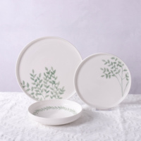 Service de table en céramique OEM, nouveau service de dîner 18 pièces en porcelaine fine avec assiettes plates et assiettes à bords droits, motif botanique minimaliste et élégant