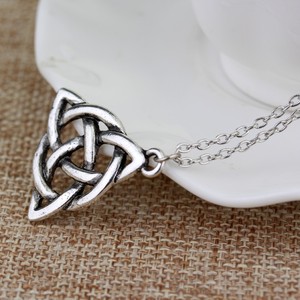 Triquetra Knot <strong>Jewelry</strong> Fashion <strong>Pagan</strong> Protective Spirit Necklace Silver Triangle Geometric <strong>Jewelry</strong> for Men and Women - Product Image 4