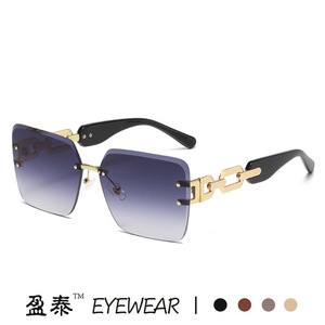 Lunettes de soleil carrées sans monture Yingtai, chaîne en métal rouge, protection UV400, lunettes de soleil tendance pour femmes - Product Image 2