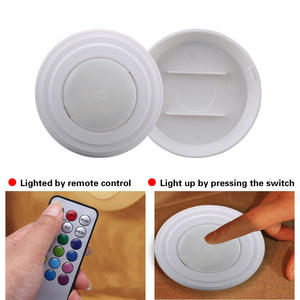 Luz nocturna LED redonda de colores con control remoto ambiental, funciona con pilas, sensor táctil, para decoración de pasillos y gabinetes. - Product Image 3