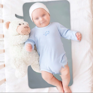 Tapis de voyage multifonctionnel imperméable pour bébé 16"x30" pliable en cuir végétalien pour station de change - Product Image 4