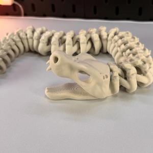 Figurine articulée en verre imprimée en 3D, motif serpent, crâne de capybara, serpent en forme de pouce - Vente en gros, cadeau de maternité, objet artisanal, modèle d'aménagement paysager - Product Image 3