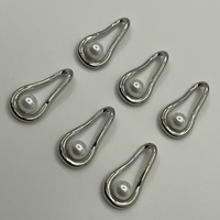 Vente en gros de cadres en alliage de zinc en forme de goutte d'eau avec imitation de perles, accessoires anti-corrosion pour chaussures, sous-vêtements, artisanat du cuir