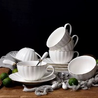 Ensemble tasse et soucoupe en porcelaine blanche, bord doré, capacité 101-200 ml, compatible lave-vaisselle et micro-ondes, jetable, portable, minimaliste