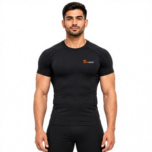 T-shirt de compression noir à manches courtes pour homme, séchage rapide, coupe ajustée, col rond, design sportif, logo avant - Product Image 1