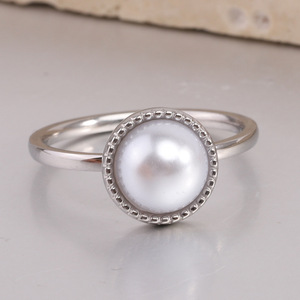 Anillo con Bisel de Perlas de 10 mm, Acero Dorado, Unisex, Joyería para Uso Diario - Product Image 2