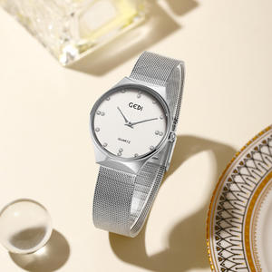 Nouvelle montre pour femme simple et unique avec bracelet en maille, montre à quartz de haute valeur pour femme - Product Image 1