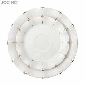 <span class=keywords><strong>Assiettes</strong></span> <span class=keywords><strong>en</strong></span> <span class=keywords><strong>porcelaine</strong></span> de luxe écologiques avec bordure dorée, motif festonné ajouré, service de vaisselle raffiné pour mariages et hôtels (vente <span class=keywords><strong>en</strong></span> gros) - Product Image 1