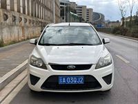 Venta al por Mayor de Autos Usados Ford Focus 1.8T Turbo 2013-2015 con Volante a la Izquierda, Asientos de Cuero, Sedán de 5 Plazas, Precio Bajo, Ideal para Viajes Familiares